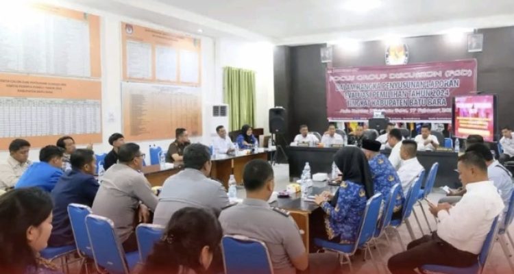 TNI - Polri dan Dinas Pendidikan saat menyaksikan anak didik lagi makan program MBG di kecamatan Tanjung Beringin.