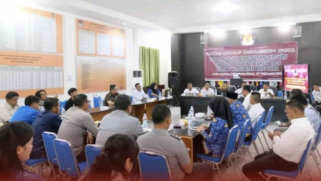 TNI - Polri dan Dinas Pendidikan saat menyaksikan anak didik lagi makan program MBG di kecamatan Tanjung Beringin.